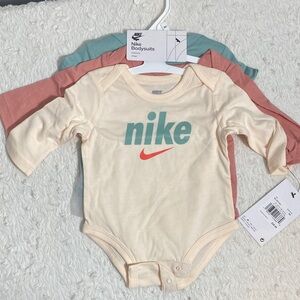 Nike 3mo Bodysuit Set NWT